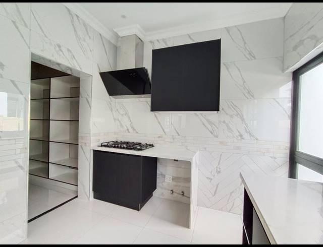 6 BEDROOM HOUSE FOR SALE IN SIX FOUNTAINS RESIDENTIAL ESTATE